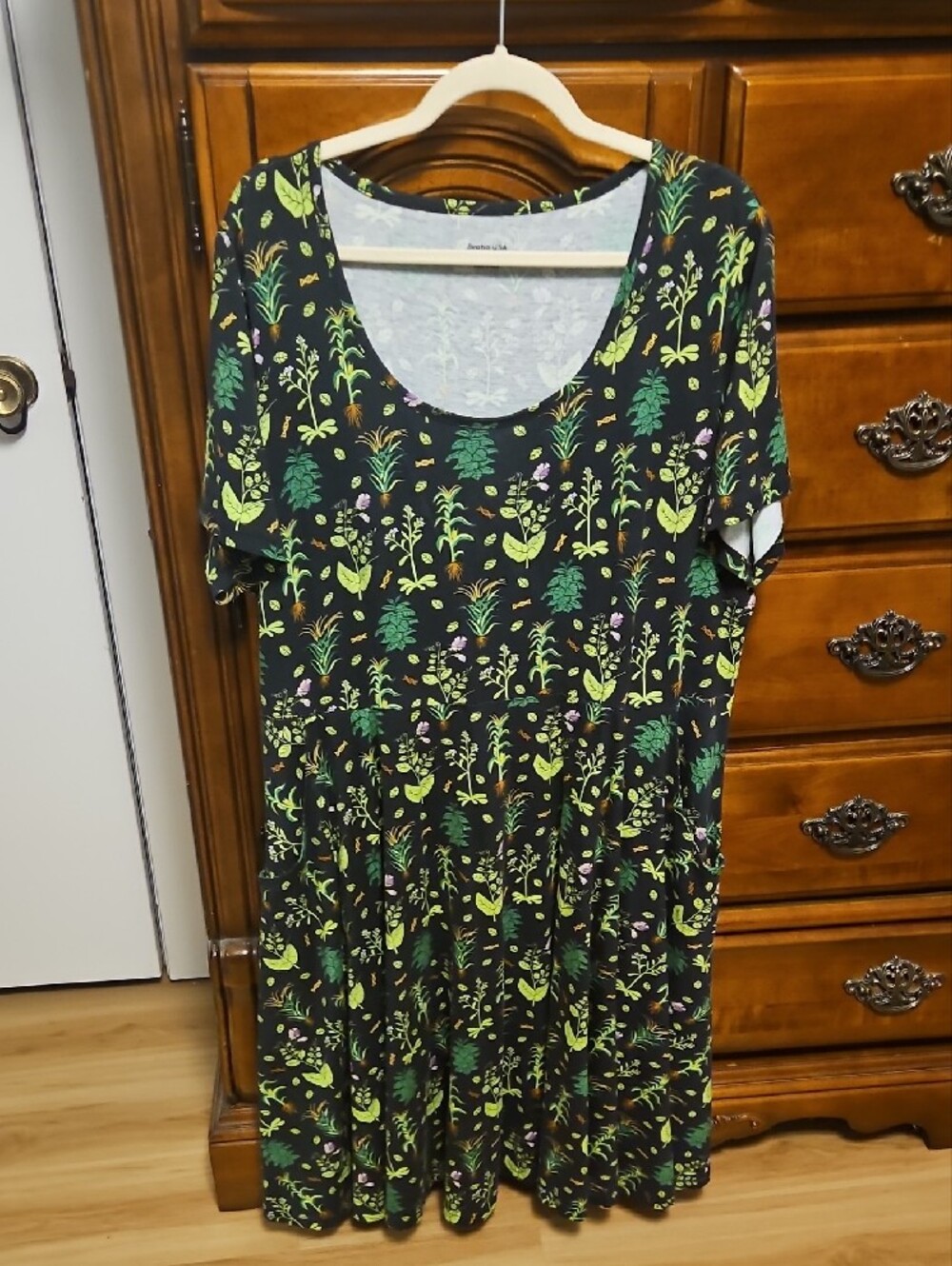 Fit-and-Flare Navy Skater Skirt with Green Botanical Print - Picture 3 of 3